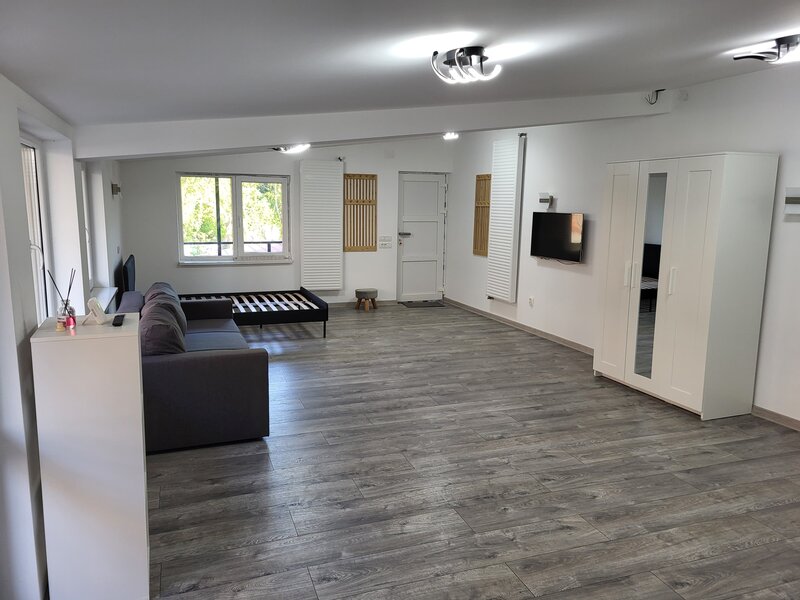 Garsoniera proprietar Lacul Morii Sector 6, la curte